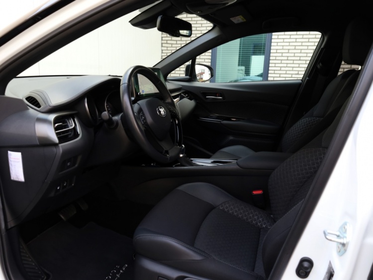 Toyota C-HR 2.0 Hybrid Style | Bi-Tone | Full Led | Trekhaak afn.