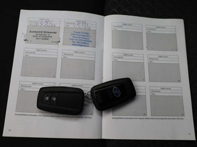 Toyota C-HR 2.0 Hybrid Style | Bi-Tone | Full Led | Trekhaak afn.