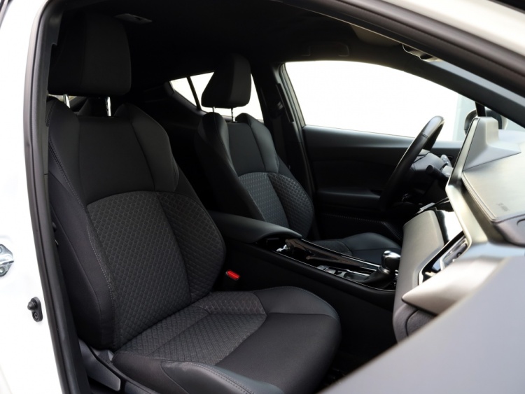 Toyota C-HR 2.0 Hybrid Style | Bi-Tone | Full Led | Trekhaak afn.