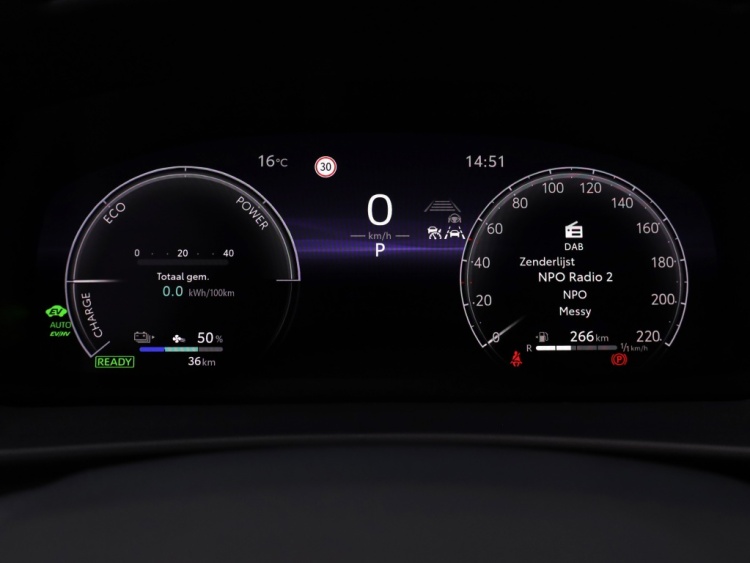 Toyota C-HR 2.0 PHEV 220 Dynamic | Nieuw! | Bi-Tone | Premium Navi |