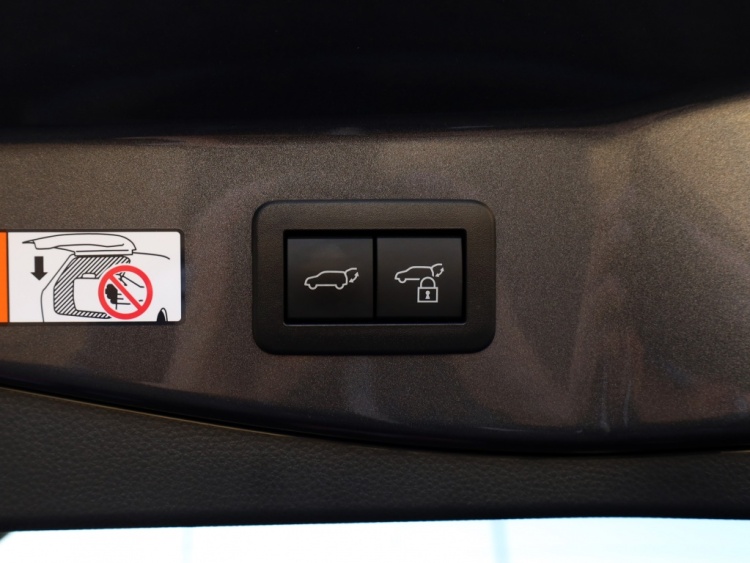 Toyota C-HR 2.0 PHEV 220 Dynamic | Nieuw! | Bi-Tone | Premium Navi |