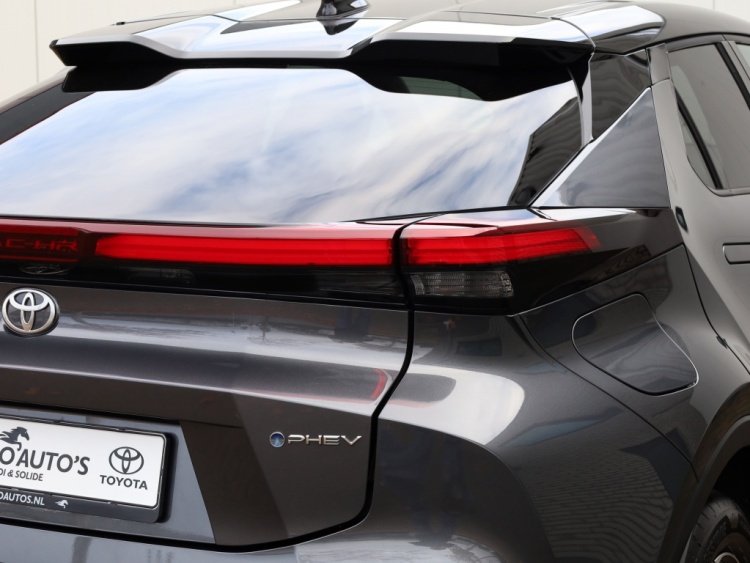 Toyota C-HR 2.0 PHEV 220 Dynamic | Nieuw! | Bi-Tone | Premium Navi |