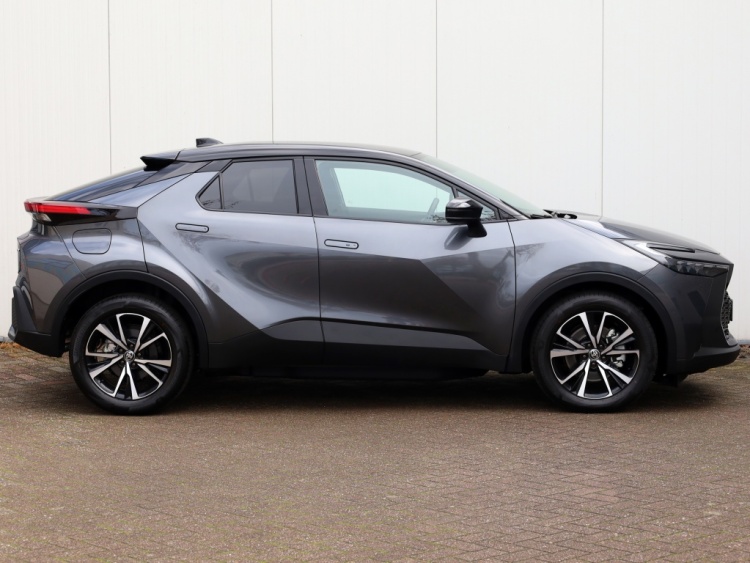 Toyota C-HR 2.0 PHEV 220 Dynamic | Nieuw! | Bi-Tone | Premium Navi | Keyless
