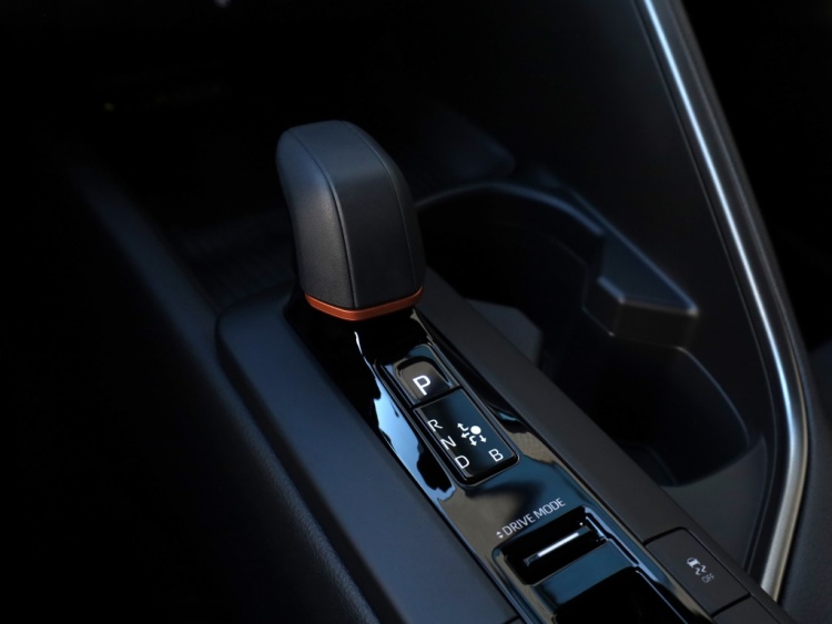 Toyota C-HR 2.0 PHEV 220 Dynamic | Nieuw! | Bi-Tone | Premium Navi | Keyless