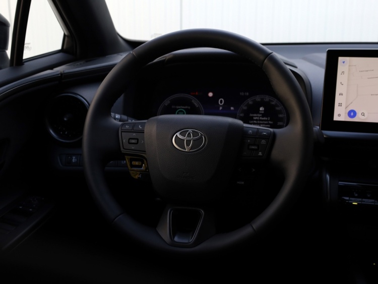 Toyota C-HR 2.0 PHEV 220 Dynamic | Nieuw! | Bi-Tone | Premium Navi | Keyless