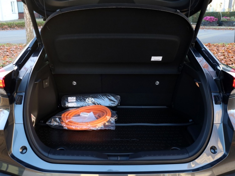 Toyota C-HR 2.0 PHEV 220 Dynamic | Nieuw! | Bi-Tone | Premium Navi | Keyless