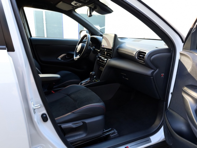 Toyota Yaris Cross 1.5 Hyb 130 GR Sport | JBL | Head Up | El Achterklep