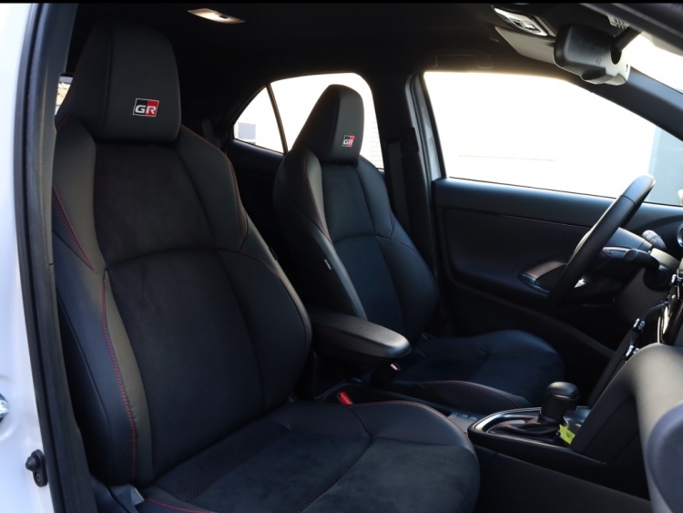 Toyota Yaris Cross 1.5 Hyb 130 GR Sport | JBL | Head Up | El Achterklep