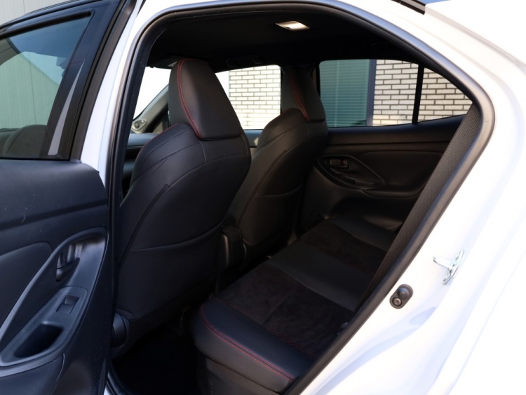 Toyota Yaris Cross 1.5 Hyb 130 GR Sport | JBL | Head Up | El Achterklep