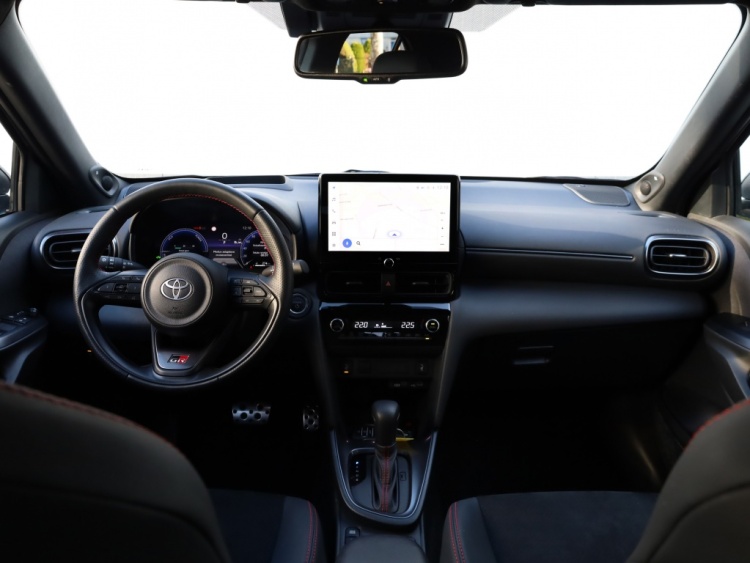 Toyota Yaris Cross 1.5 Hyb 130 GR Sport | JBL | Head Up | El Achterklep