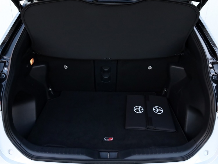 Toyota Yaris Cross 1.5 Hyb 130 GR Sport | JBL | Head Up | El Achterklep