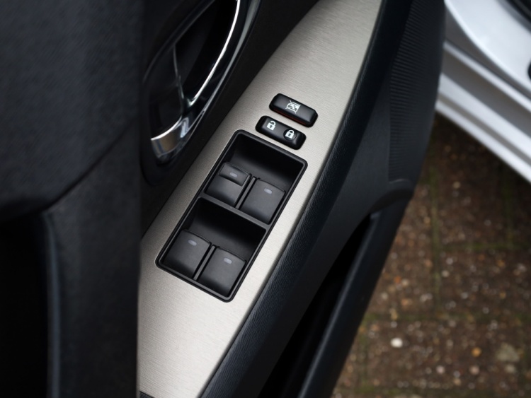 Toyota Avensis wagon 1.8 VVTi Dynamic | Parkeersensoren | Clima | Trekhaak