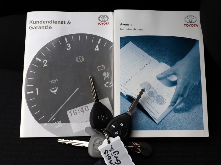 Toyota Avensis wagon 1.8 VVTi Dynamic | Parkeersensoren | Clima | Trekhaak