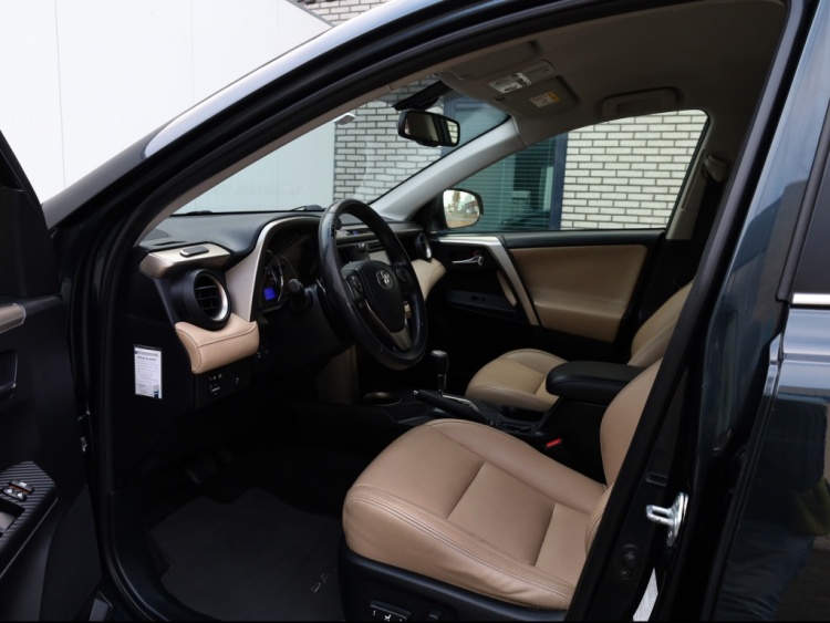 Toyota RAV4 2.0 Executive Business 4WD | Leder | Stoelverwarming | Trekhaak