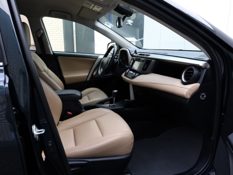 Toyota RAV4 2.0 Executive Business 4WD | Leder | Stoelverwarming | Trekhaak