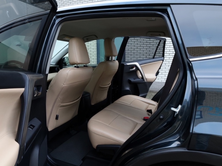 Toyota RAV4 2.0 Executive Business 4WD | Leder | Stoelverwarming | Trekhaak