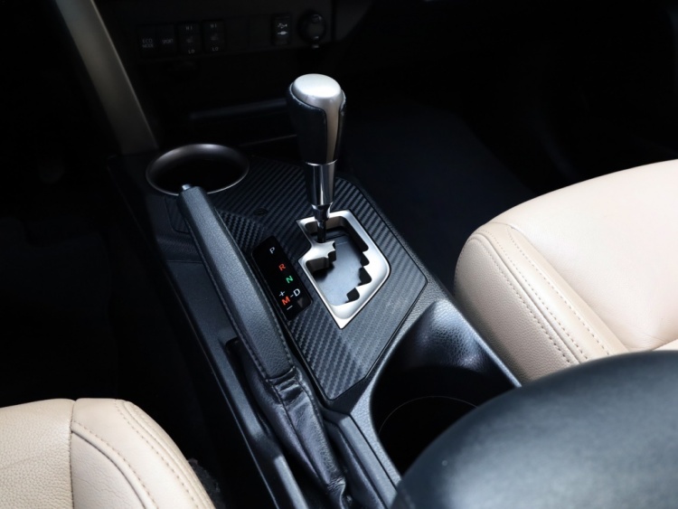 Toyota RAV4 2.0 Executive Business 4WD | Leder | Stoelverwarming | Trekhaak