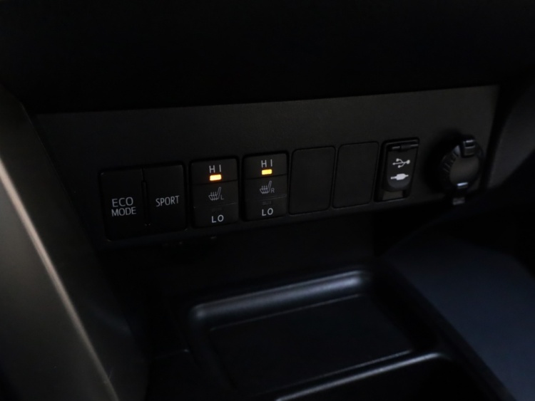 Toyota RAV4 2.0 Executive Business 4WD | Leder | Stoelverwarming | Trekhaak