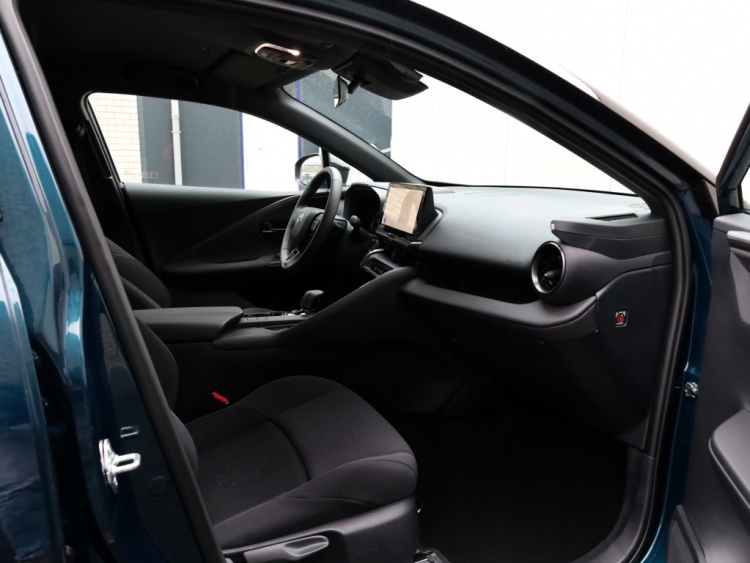 Toyota C-HR 2.0 PHEV 220 Dynamic | Nieuw! | Bi-Tone | Stoel/Stuurwielverwarm