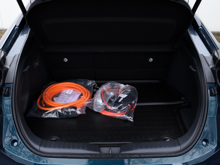 Toyota C-HR 2.0 PHEV 220 Dynamic | Nieuw! | Bi-Tone | Stoel/Stuurwielverwarm