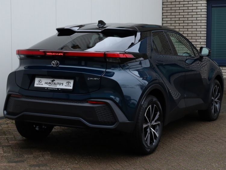 Toyota C-HR 2.0 PHEV 220 Dynamic | Nieuw! | Bi-Tone | Stoel/Stuurwielverwarm
