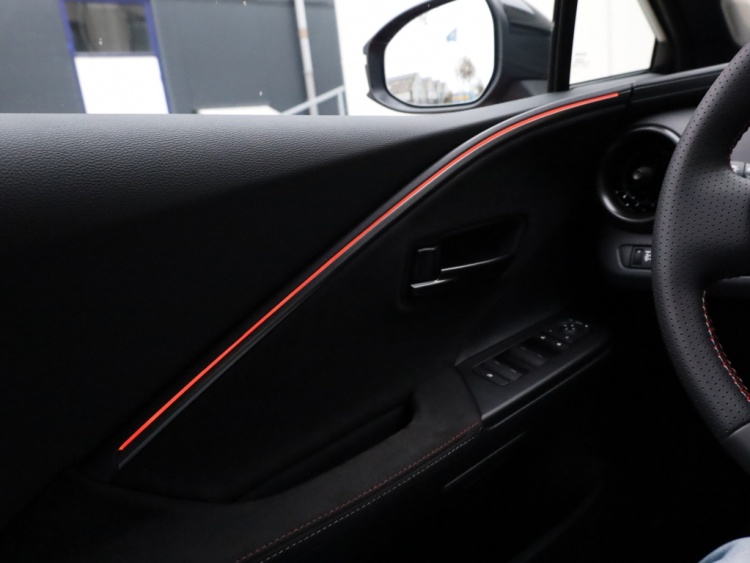 Toyota C-HR 2.0 PHEV 220 GR Sport | Leder/Alcantara | JBL | Memory Seat