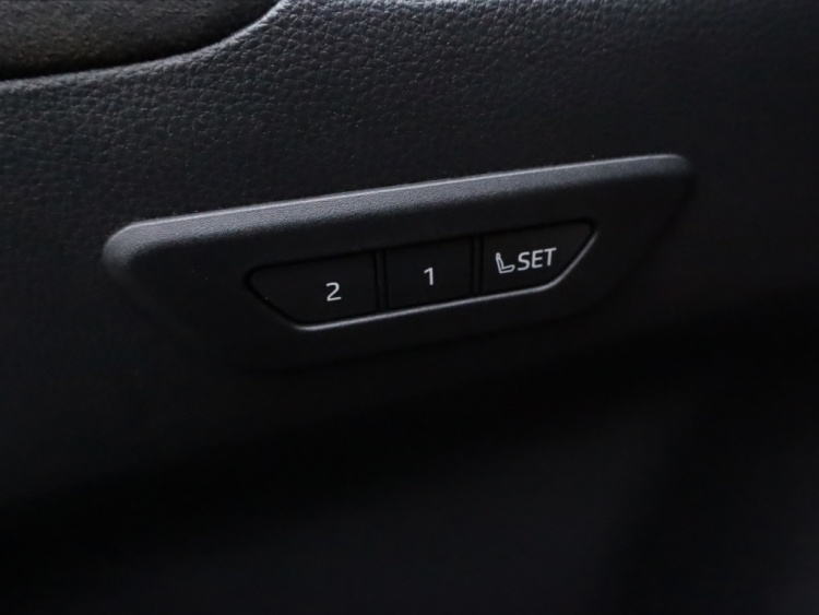 Toyota C-HR 2.0 PHEV 220 GR Sport | Leder/Alcantara | JBL | Memory Seat