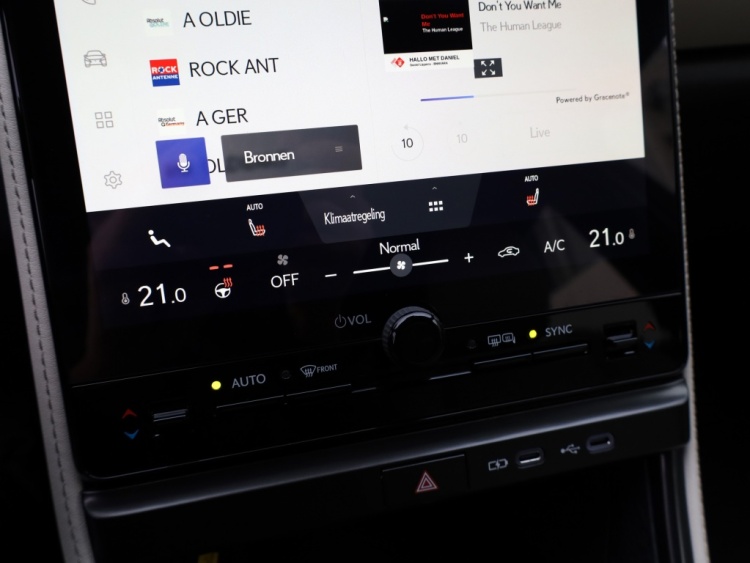 Lexus LBX Elegant 2WD | Tech Pack | Leder | El Achterklep | Stoelverwarmin