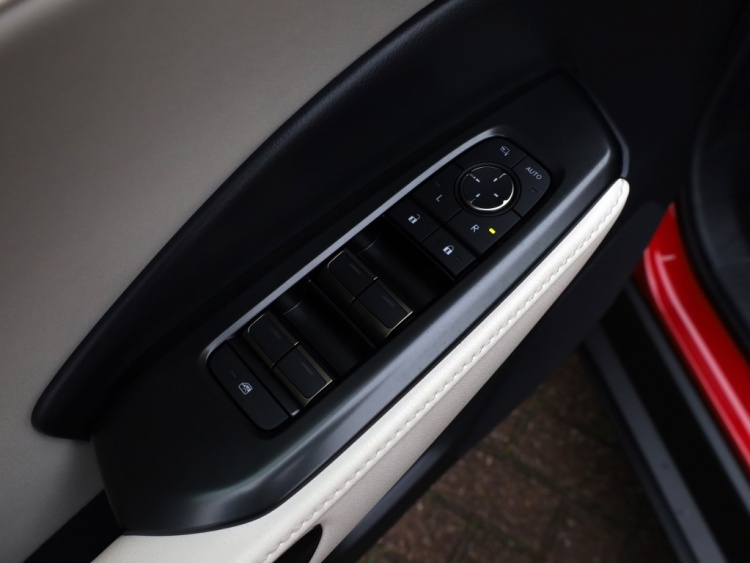 Lexus LBX Elegant 2WD | Tech Pack | Leder | El Achterklep | Stoelverwarmin