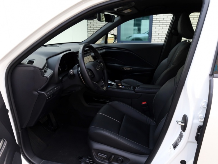 Lexus LBX Relax 2WD | Tech Pack | Memory Seat | El Achterklep