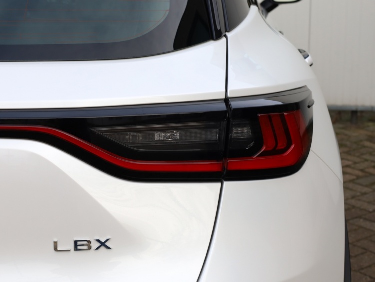 Lexus LBX Relax 2WD | Tech Pack | Memory Seat | El Achterklep