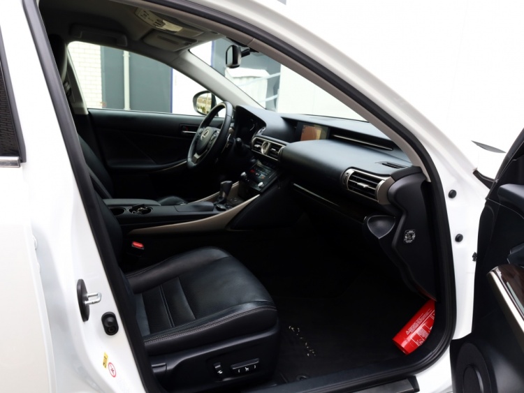 Lexus IS 300h Luxury Line | Mark Levinson | Stoelventilatie | Stuurwielve