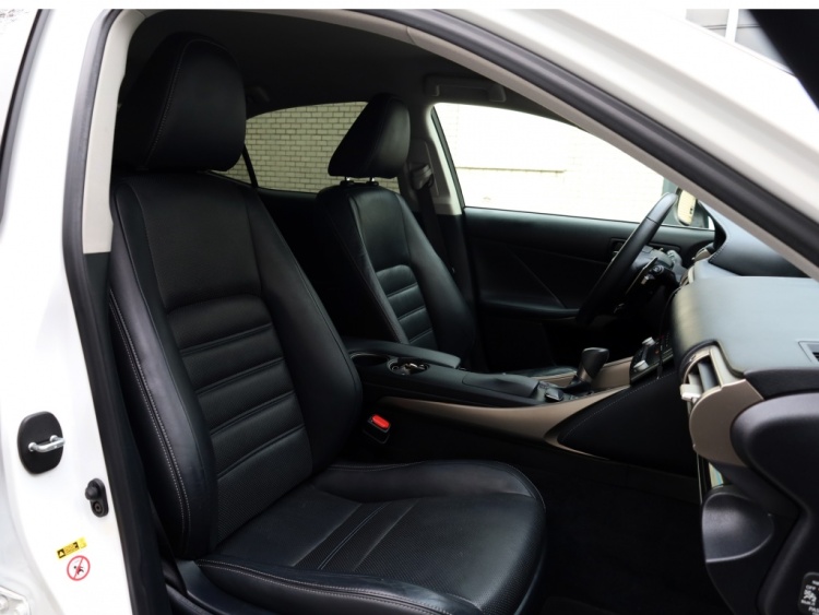 Lexus IS 300h Luxury Line | Mark Levinson | Stoelventilatie | Stuurwielve