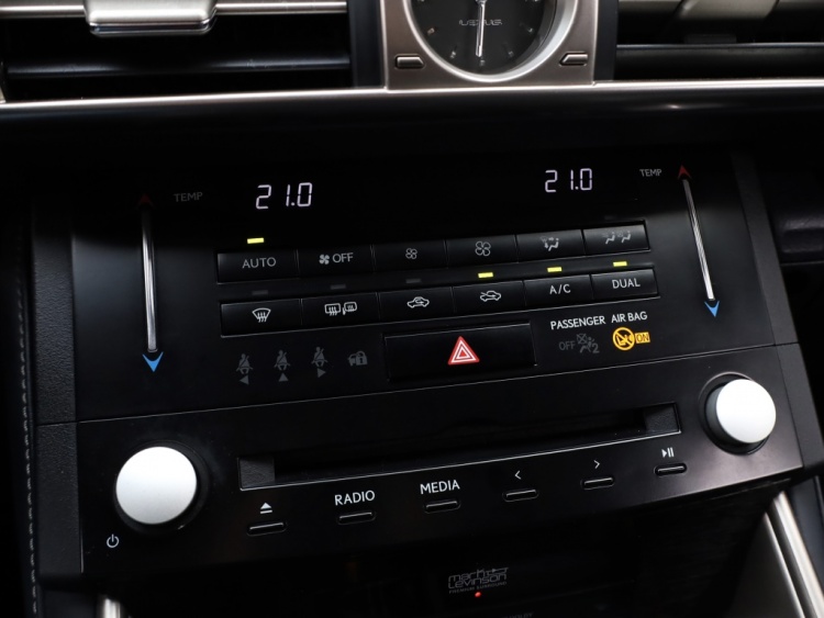 Lexus IS 300h Luxury Line | Mark Levinson | Stoelventilatie | Stuurwielve