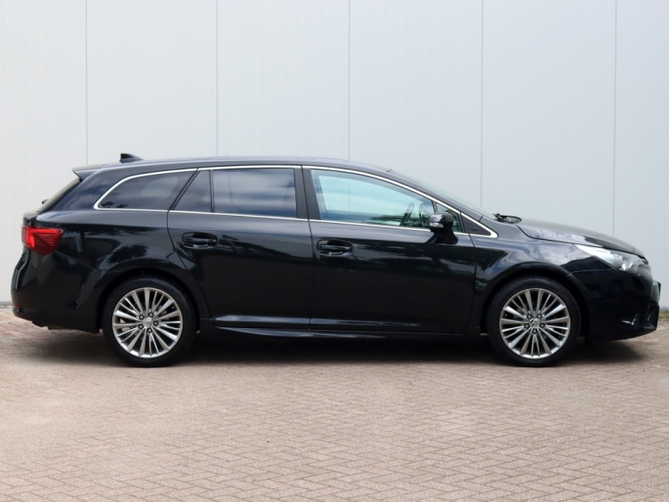 Toyota Avensis Touring Sports 1.8 VVT-i Lease Pro | Panoramadak | Stoelverwarming | Camera