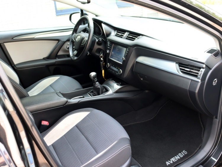 Toyota Avensis Touring Sports 1.8 VVT-i Lease Pro | Panoramadak | Stoelverwarming | Camera