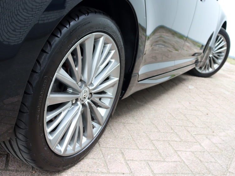 Toyota Avensis Touring Sports 1.8 VVT-i Lease Pro | Panoramadak | Stoelverwarming | Camera