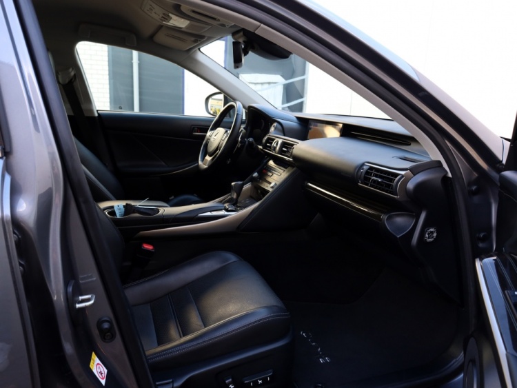 Lexus IS 300h Hybrid Luxury Line | Mark Levinson | Stoelventilatie | LED