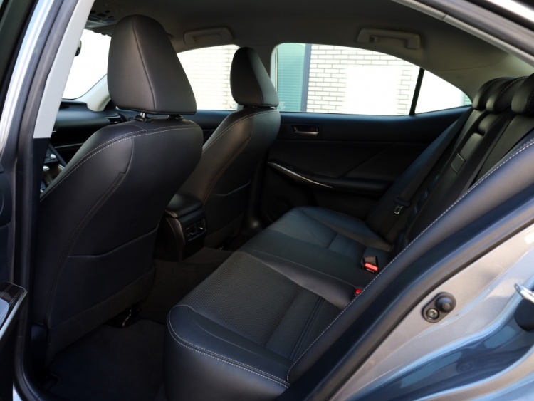 Lexus IS 300h Hybrid Luxury Line | Mark Levinson | Stoelventilatie | LED