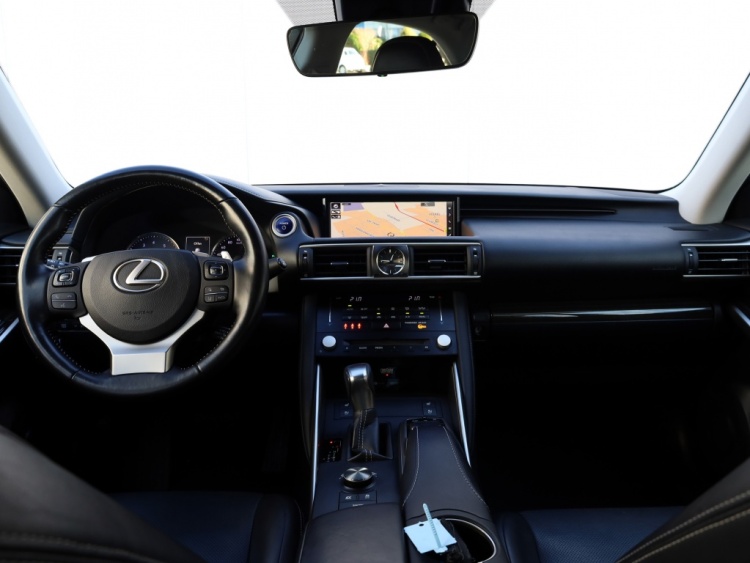 Lexus IS 300h Hybrid Luxury Line | Mark Levinson | Stoelventilatie | LED