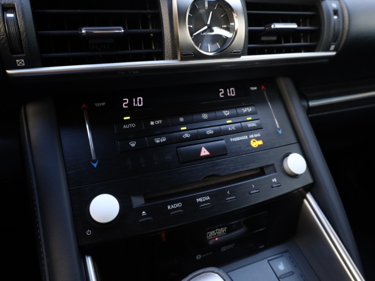 Lexus IS 300h Hybrid Luxury Line | Mark Levinson | Stoelventilatie | LED
