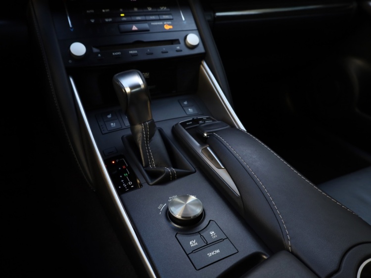Lexus IS 300h Hybrid Luxury Line | Mark Levinson | Stoelventilatie | LED