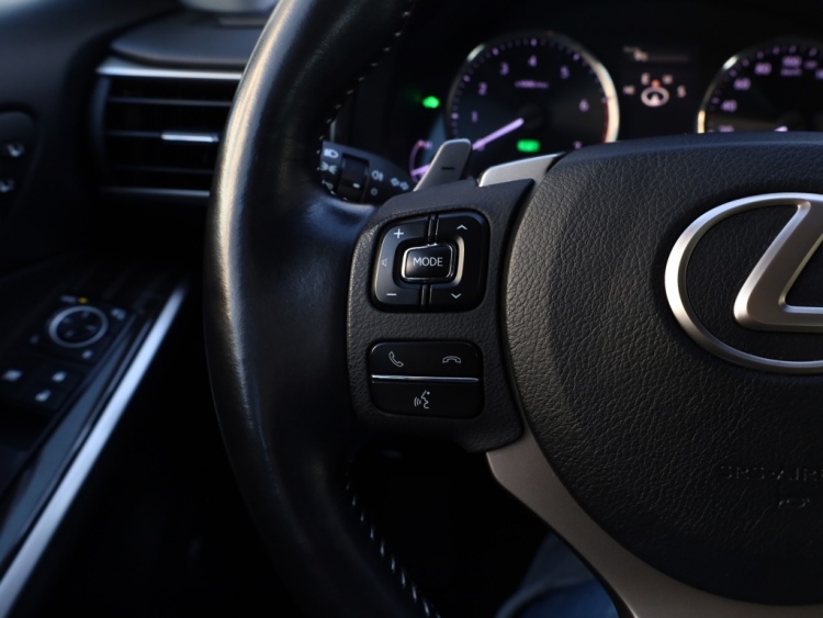 Lexus IS 300h Hybrid Luxury Line | Mark Levinson | Stoelventilatie | LED