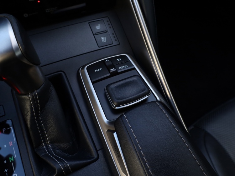 Lexus IS 300h Hybrid Luxury Line | Mark Levinson | Stoelventilatie | LED