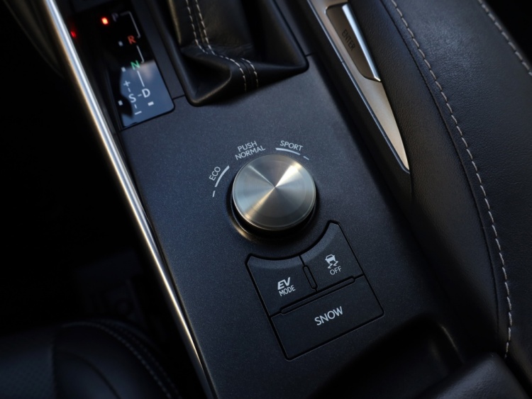 Lexus IS 300h Hybrid Luxury Line | Mark Levinson | Stoelventilatie | LED