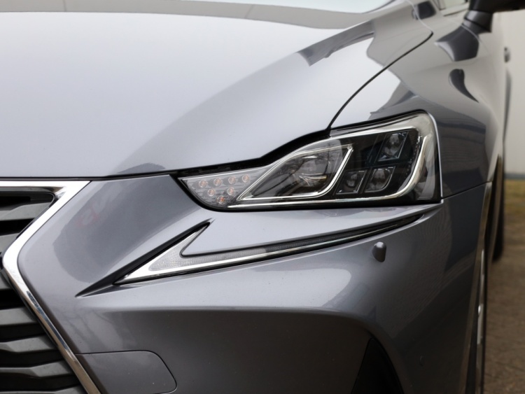 Lexus IS 300h Hybrid Luxury Line | Mark Levinson | Stoelventilatie | LED