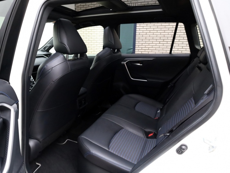 Toyota RAV4 2.5 Hybrid Bi-Tone | Panoramadak | JBL | Treeplanken