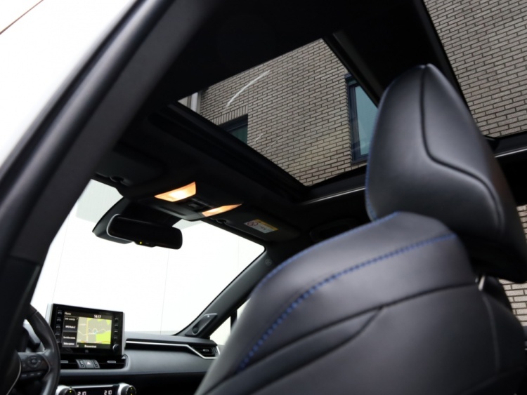 Toyota RAV4 2.5 Hybrid Bi-Tone | Panoramadak | JBL Audio | Treeplanken
