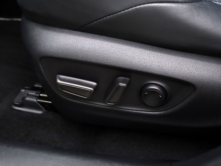 Toyota RAV4 2.5 Hybrid Bi-Tone | Panoramadak | JBL Audio | Treeplanken