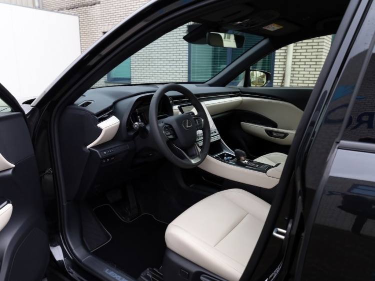 Lexus LBX Elegant 2WD | Tech Pack | Elektrische Achterklep | Leder